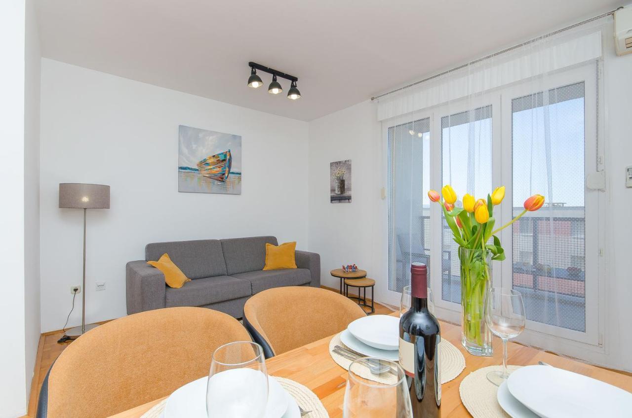 Spacious Apartment Smile With Terrace And Secure Garage สปลิท ภายนอก รูปภาพ