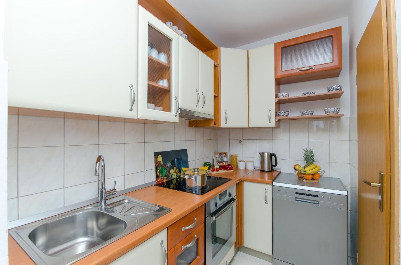 Spacious Apartment Smile With Terrace And Secure Garage สปลิท ภายนอก รูปภาพ