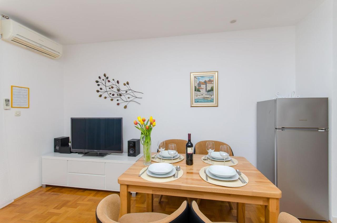 Spacious Apartment Smile With Terrace And Secure Garage สปลิท ภายนอก รูปภาพ